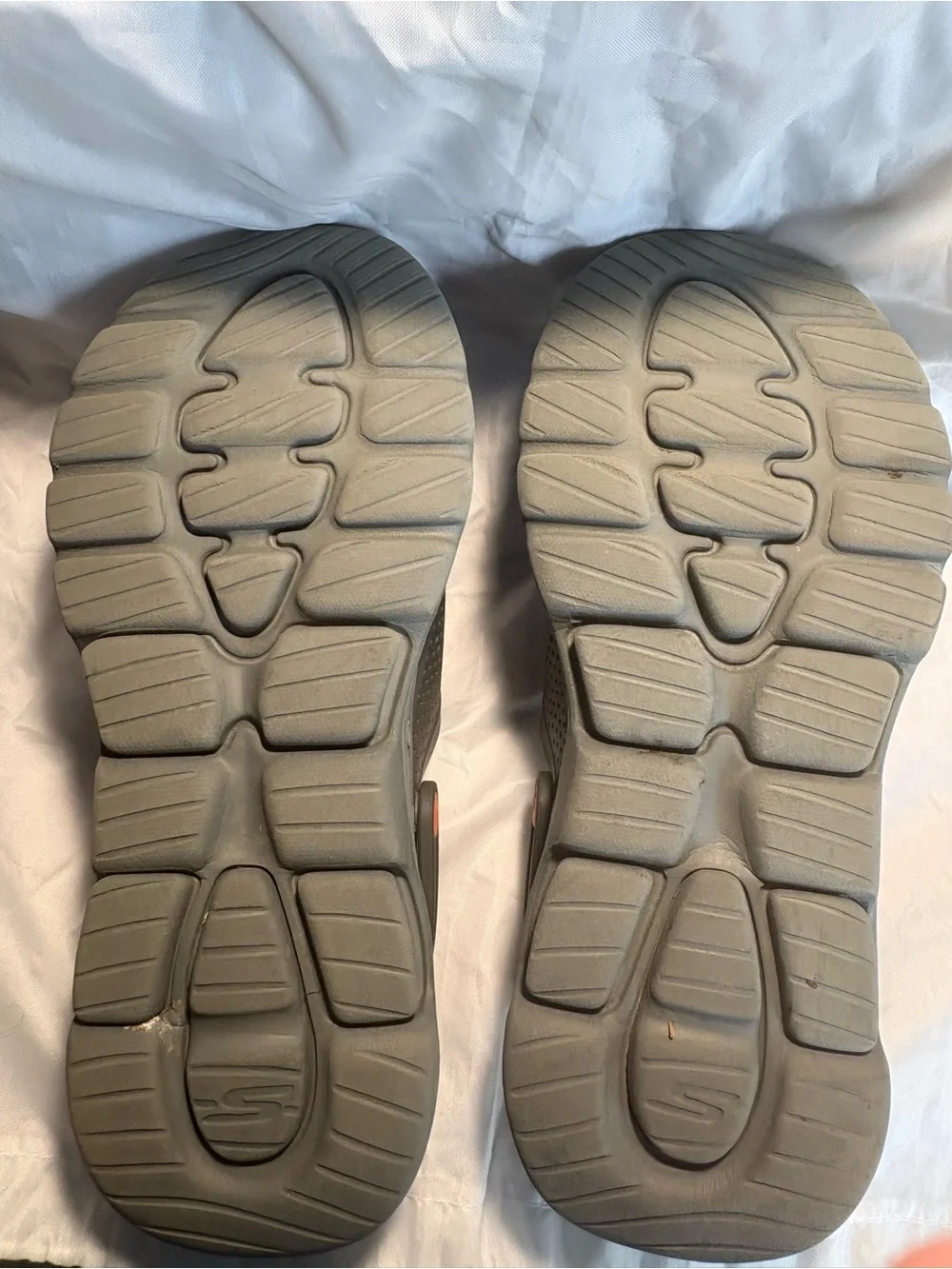 Skechers men slip